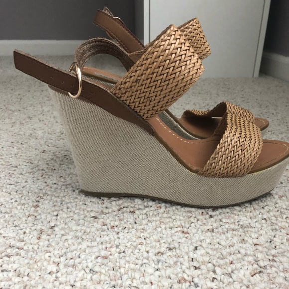 Steve Madden Woven wedged size 10 - Picture 1 of 7